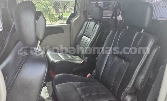 Buy Used Chrysler Town & Country White Car in Import - Dubai in Abaco Buy Used Chrysler Town & Country White Car in Import - Dubai in Abaco