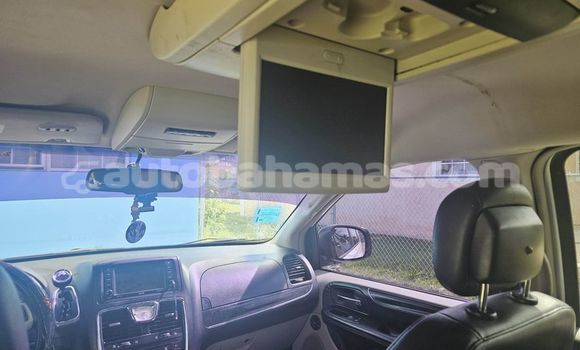 Buy Used Chrysler Town & Country White Car in Import - Dubai in Abaco Buy Used Chrysler Town & Country White Car in Import - Dubai in Abaco