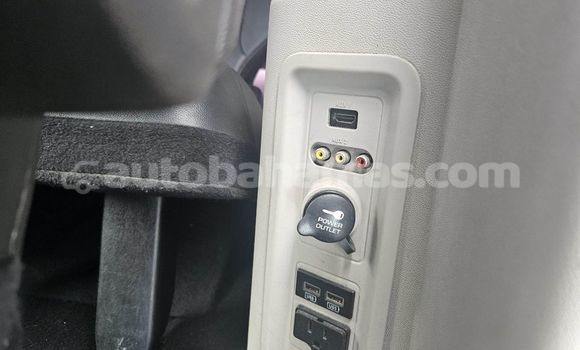 Buy Used Chrysler Town & Country White Car in Import - Dubai in Abaco Buy Used Chrysler Town & Country White Car in Import - Dubai in Abaco