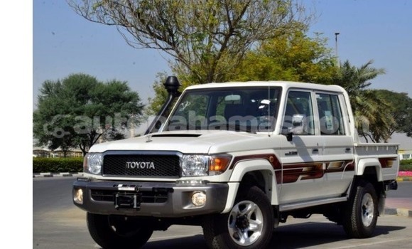 Buy Used Toyota Land Cruiser White Car in Marsh Harbour in Abaco Buy Used Toyota Land Cruiser White Car in Marsh Harbour in Abaco