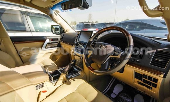 Buy Import Toyota Land Cruiser White Car in Import - Dubai in Abaco Buy Import Toyota Land Cruiser White Car in Import - Dubai in Abaco