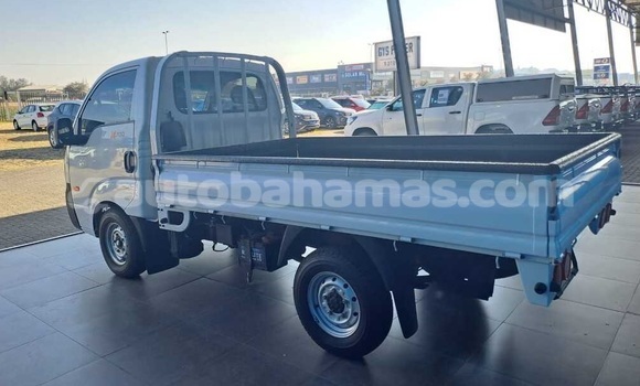 Buy Used Kia K7 White Car in Freetown in Eleuthera Buy Used Kia K7 White Car in Freetown in Eleuthera