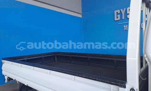 Buy Used Kia K7 White Car in Freetown in Eleuthera Buy Used Kia K7 White Car in Freetown in Eleuthera