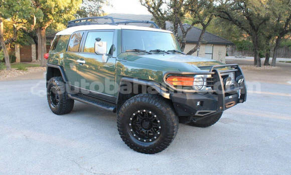 Buy Used Toyota FJ Cruiser Green Car in Freetown in Eleuthera