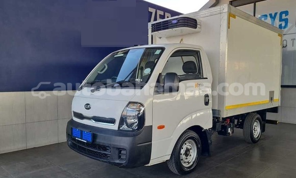 Buy Used Kia K7 White Car in Freetown in Eleuthera