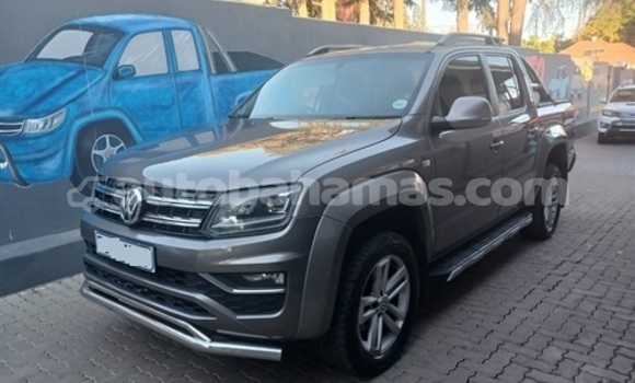 Buy Used Volkswagen Amarok Blue Car in Freetown in Eleuthera