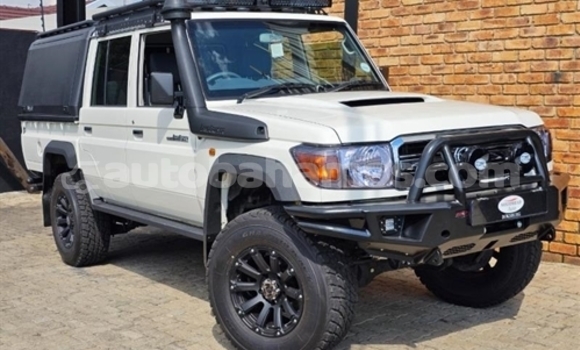Buy Used Toyota Land Cruiser White Car in Freetown in Eleuthera