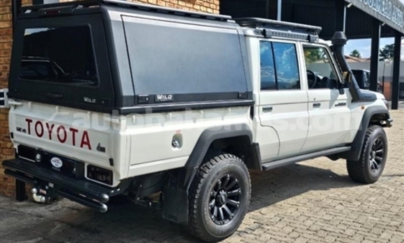 Buy Used Toyota Land Cruiser White Car in Freetown in Eleuthera Buy Used Toyota Land Cruiser White Car in Freetown in Eleuthera