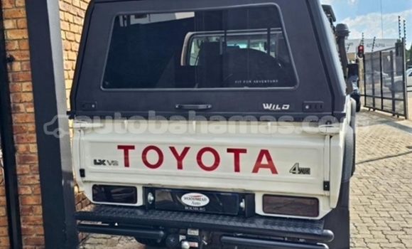 Buy Used Toyota Land Cruiser White Car in Freetown in Eleuthera Buy Used Toyota Land Cruiser White Car in Freetown in Eleuthera