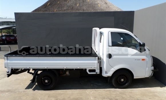 Buy Used Hyundai H200 White Car in Nicholls Town in Andros Buy Used Hyundai H200 White Car in Nicholls Town in Andros