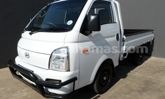 Buy Used Hyundai H200 White Car in Nicholls Town in Andros Buy Used Hyundai H200 White Car in Nicholls Town in Andros