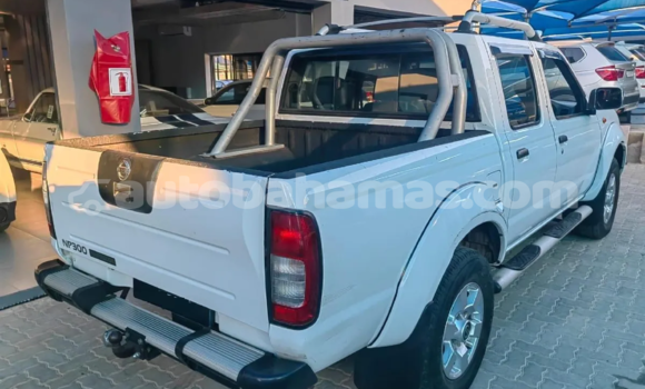 Buy Used Nissan NP 300 White Car in Freetown in Eleuthera