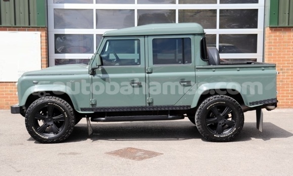 Buy Used Land Rover Defender Green Car in Freetown in Eleuthera Buy Used Land Rover Defender Green Car in Freetown in Eleuthera