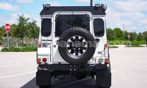 Buy Used Land Rover Defender White Car in Freetown in Eleuthera Buy Used Land Rover Defender White Car in Freetown in Eleuthera