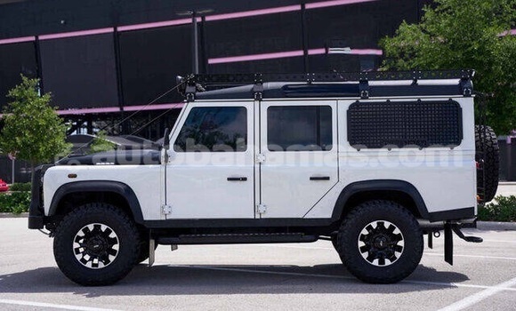 Buy Used Land Rover Defender White Car in Freetown in Eleuthera Buy Used Land Rover Defender White Car in Freetown in Eleuthera