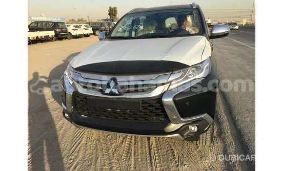 Buy Import Mitsubishi Montero Black Car in Import - Dubai in Abaco