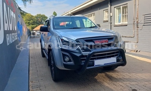 Buy Used Isuzu D–MAX Silver Car in Freetown in Eleuthera