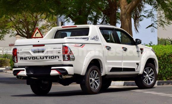 Buy Used Toyota Hilux White Car in Coopers Town in Abaco Buy Used Toyota Hilux White Car in Coopers Town in Abaco