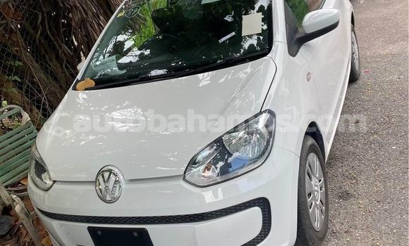 Buy Used Volkswagen Beetle White Car in Coopers Town in Abaco Buy Used Volkswagen Beetle White Car in Coopers Town in Abaco