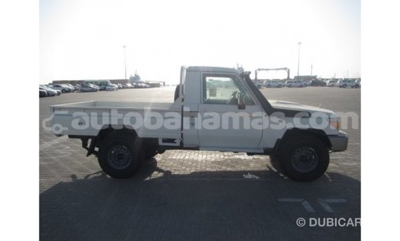 Buy Import Toyota Land Cruiser White Car in Import - Dubai in Abaco Buy Import Toyota Land Cruiser White Car in Import - Dubai in Abaco