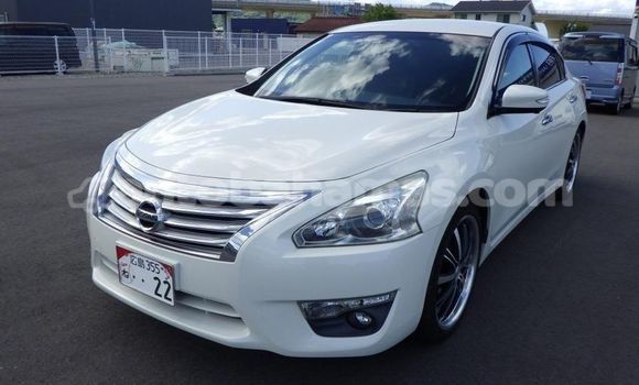 Buy Used Nissan Teana White Car in Coopers Town in Abaco