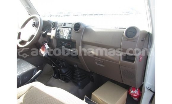 Buy Import Toyota Land Cruiser White Car in Import - Dubai in Abaco Buy Import Toyota Land Cruiser White Car in Import - Dubai in Abaco
