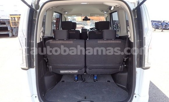 Buy Used Nissan Serena White Car in Coopers Town in Abaco Buy Used Nissan Serena White Car in Coopers Town in Abaco