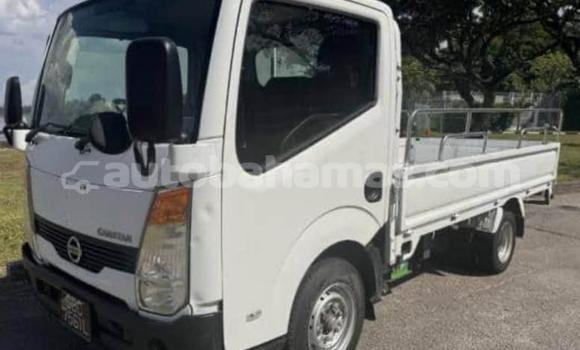 Buy Used Nissan Navara Calibre White Car in Import - Dubai in Abaco Buy Used Nissan Navara Calibre White Car in Import - Dubai in Abaco