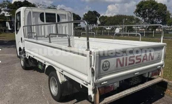 Buy Used Nissan Navara Calibre White Car in Import - Dubai in Abaco Buy Used Nissan Navara Calibre White Car in Import - Dubai in Abaco