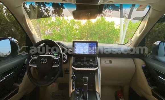 Buy Used Toyota Land Cruiser White Car in Marsh Harbour in Abaco Buy Used Toyota Land Cruiser White Car in Marsh Harbour in Abaco