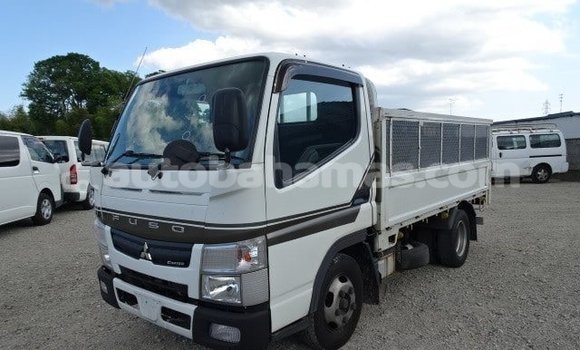 Buy Used Mitsubishi L400 White Truck in Marsh Harbour in Abaco