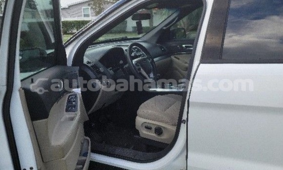 Buy Used Ford Explorer White Car in Import - Dubai in Abaco Buy Used Ford Explorer White Car in Import - Dubai in Abaco