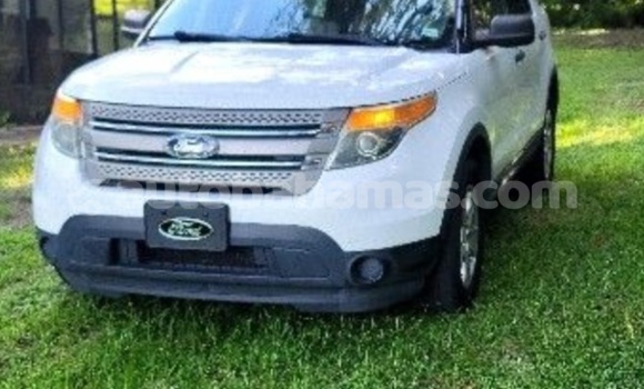 Buy Used Ford Explorer White Car in Import - Dubai in Abaco Buy Used Ford Explorer White Car in Import - Dubai in Abaco