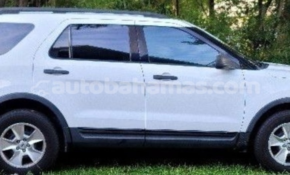 Buy Used Ford Explorer White Car in Import - Dubai in Abaco Buy Used Ford Explorer White Car in Import - Dubai in Abaco