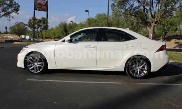 Buy Used Lexus IS White Car in Coopers Town in Abaco Buy Used Lexus IS White Car in Coopers Town in Abaco