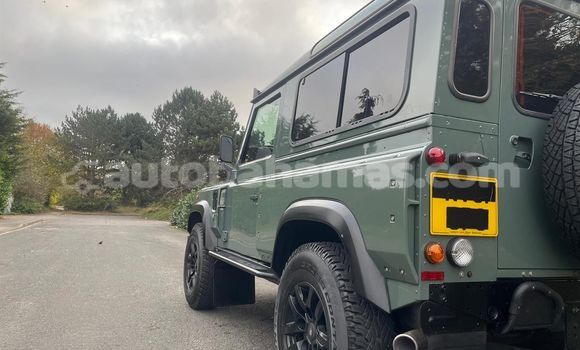 Buy Used Land Rover Defender Green Car in Freetown in Eleuthera Buy Used Land Rover Defender Green Car in Freetown in Eleuthera