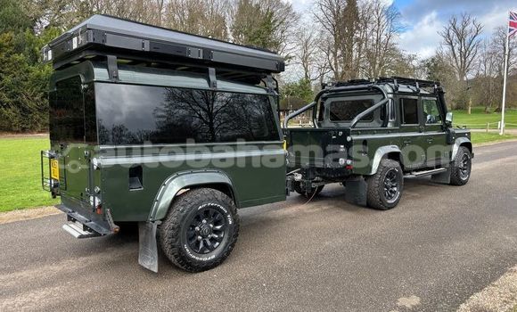 Buy Used Land Rover Defender Green Car in Freetown in Eleuthera Buy Used Land Rover Defender Green Car in Freetown in Eleuthera