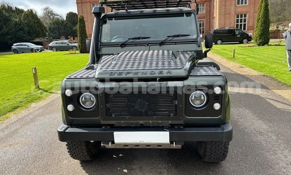 Buy Used Land Rover Defender Green Car in Freetown in Eleuthera Buy Used Land Rover Defender Green Car in Freetown in Eleuthera