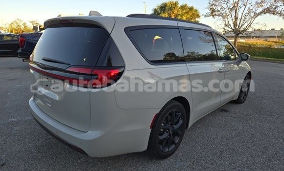 Buy Used Chrysler Pacifica White Car in Freetown in Eleuthera Buy Used Chrysler Pacifica White Car in Freetown in Eleuthera