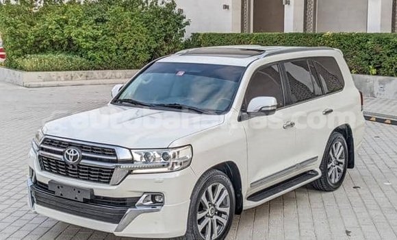 Buy Used Toyota Land Cruiser White Car in Alice Town in Biminis Buy Used Toyota Land Cruiser White Car in Alice Town in Biminis