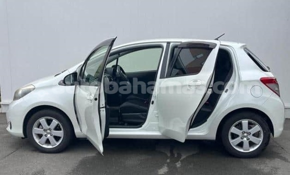 Buy Used Toyota Vitz White Car in Marsh Harbour in Abaco Buy Used Toyota Vitz White Car in Marsh Harbour in Abaco