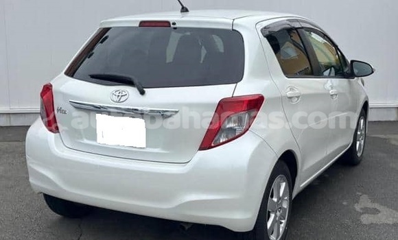 Buy Used Toyota Vitz White Car in Marsh Harbour in Abaco Buy Used Toyota Vitz White Car in Marsh Harbour in Abaco