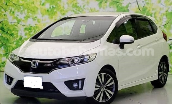 Buy Used Honda FIT White Car in Marsh Harbour in Abaco