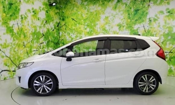 Buy Used Honda FIT White Car in Marsh Harbour in Abaco Buy Used Honda FIT White Car in Marsh Harbour in Abaco