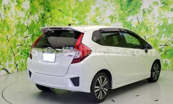Buy Used Honda FIT White Car in Marsh Harbour in Abaco Buy Used Honda FIT White Car in Marsh Harbour in Abaco