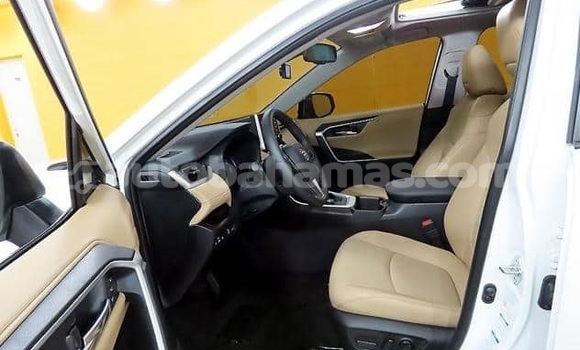 Buy Used Toyota RAV4 White Car in Marsh Harbour in Abaco Buy Used Toyota RAV4 White Car in Marsh Harbour in Abaco