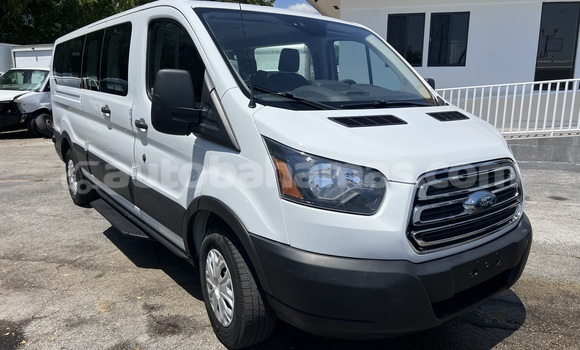 Buy Used FORD MUSTANG White Car in Import - Dubai in Abaco