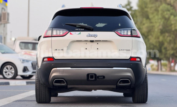 Buy Used Jeep Cherokee White Car in Import - Dubai in Abaco Buy Used Jeep Cherokee White Car in Import - Dubai in Abaco