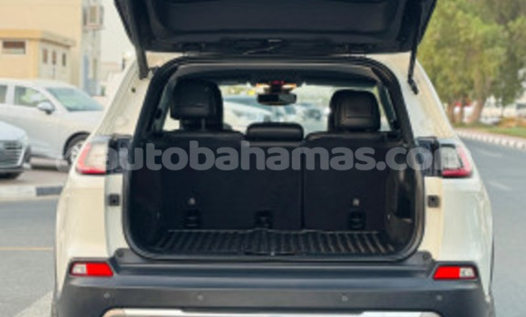 Buy Used Jeep Cherokee White Car in Import - Dubai in Abaco Buy Used Jeep Cherokee White Car in Import - Dubai in Abaco