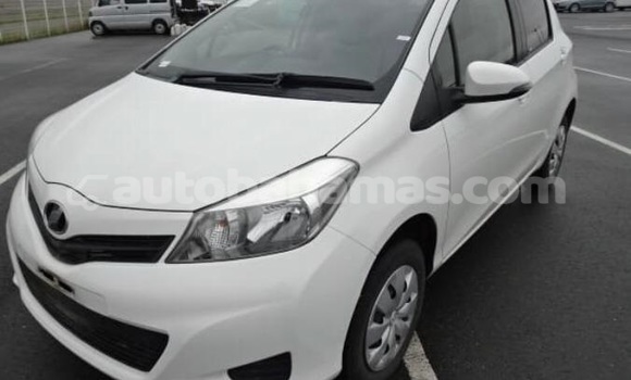 Buy Used Toyota Vitz White Car in Marsh Harbour in Abaco